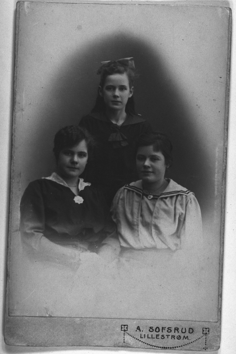 Borghild, Ingeborg og Hilda Sæther.