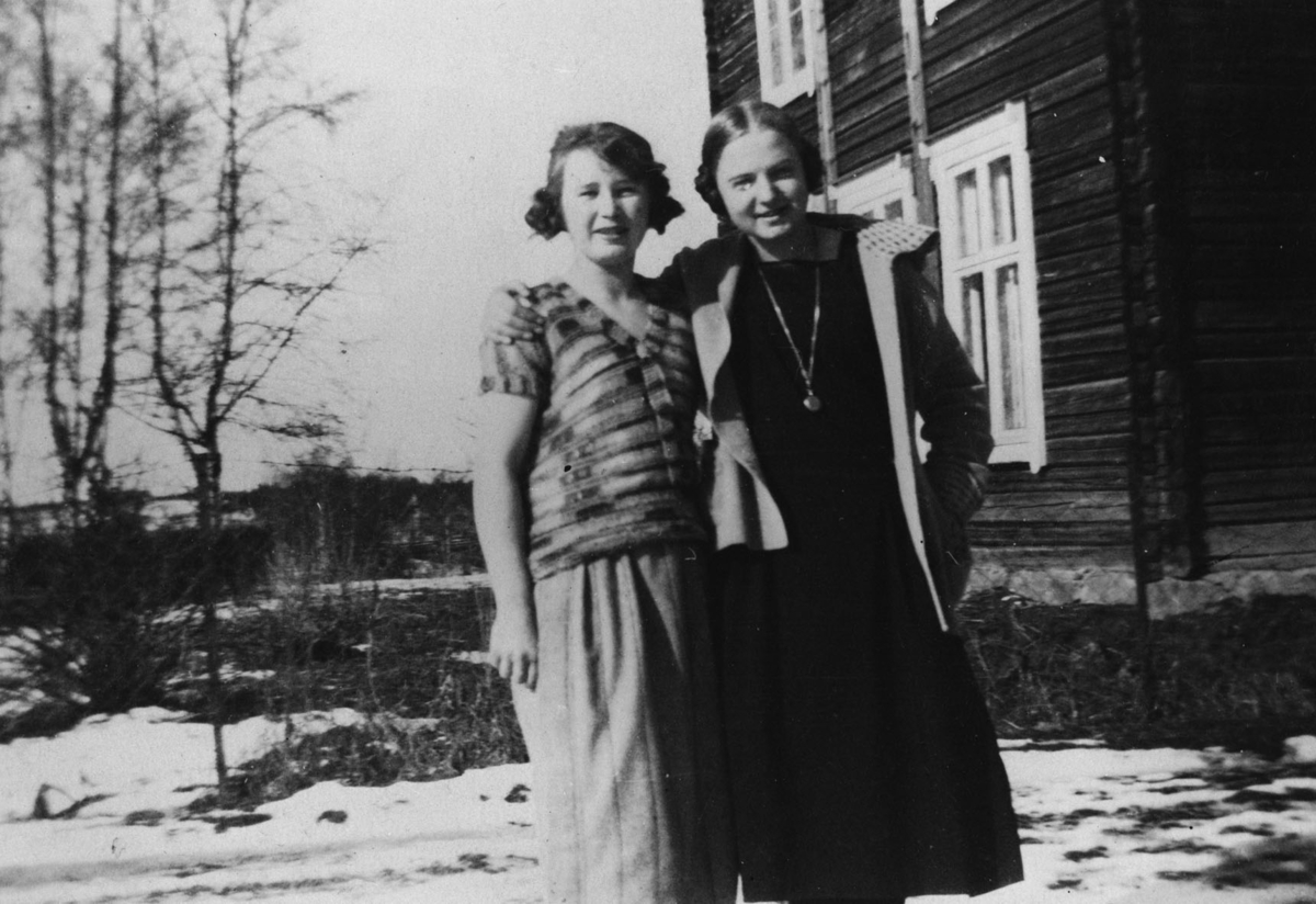 Ingrid og Ruth Olstad f. Fladby.