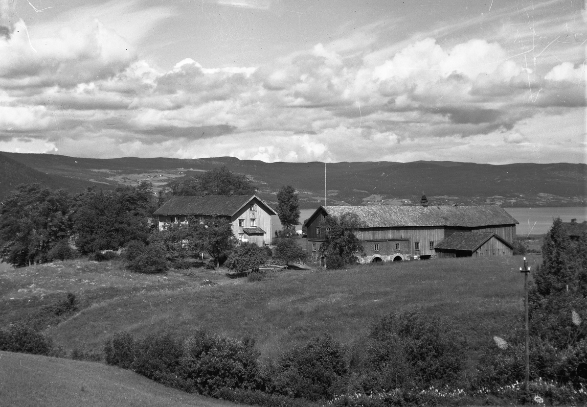 Gårdsbruk ved Mjøsa
21.08.2013:
Korslund gård på Morskogen i Eidsvoll.
Skrevet av: Trond Gundersen