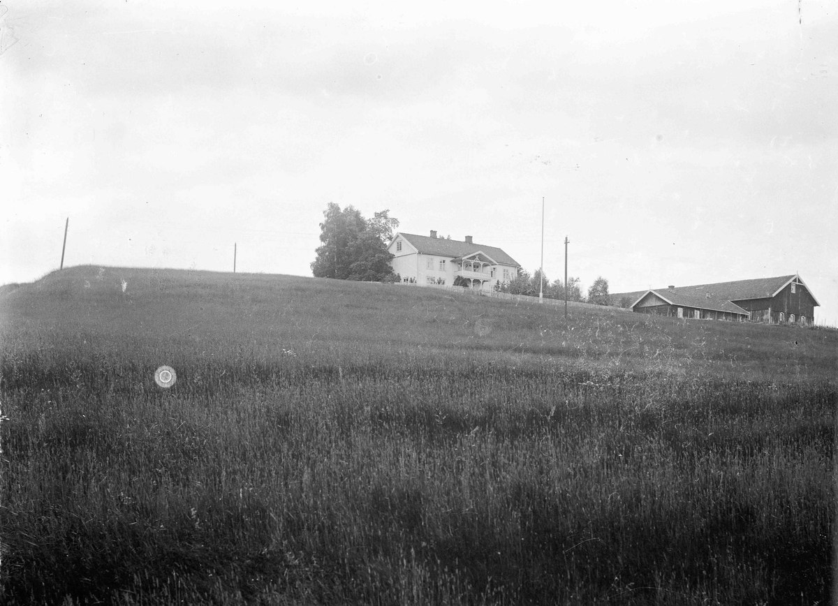 Even B, nedre Bådshaug, gård 1924