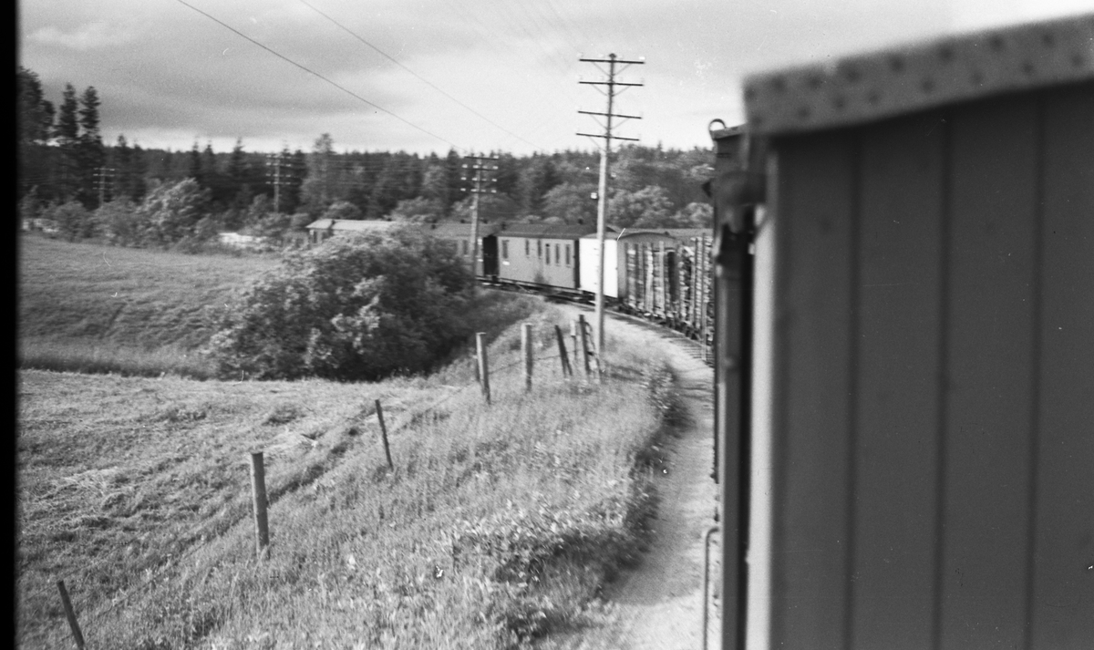 Tog til Sørumsand. Bildet er tatt fra fyrbøtersiden på lokomotivet.