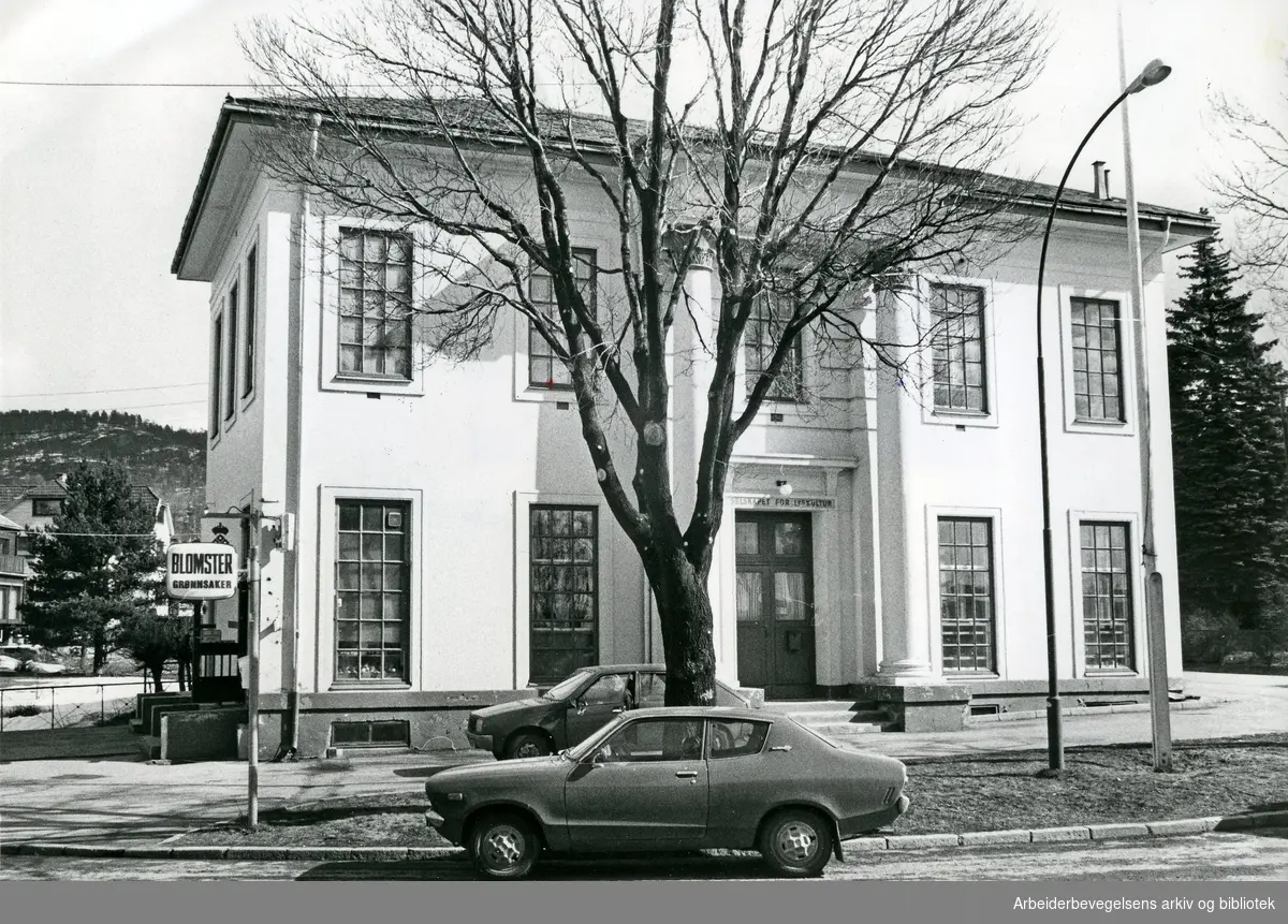 Grefsen kino i Grefsen og Disen Vels velhus i Kjelsåsveien 18, også kjent som "Svetter'n",.april 1978