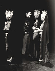 "Gudene kan ikke klandres", teaterforestilling på Parkteatre