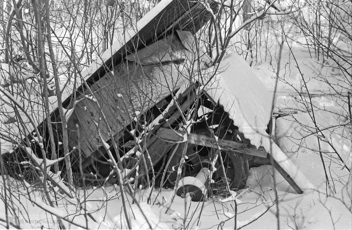 Utstyr fra Kvamsaga, Cap Clara. .Norsk skogmuseum har bildet av saga i 1966-1967, da var saga falleferdig. Den ble fjernet av Molde kommune på slutten av 1960-tallet for å anlegge parkeringsplass for Kringstadbukta. Ved befaring januar 2014 var det svært få rester igjen på sagtomta.