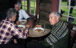 Middag i Hammervollstua..Olsok på Romsdalsmuseet i 1981. .Me