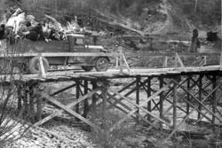 "Ved Ulefoss ved Selsverket var broen gjenopbygget lenger ne