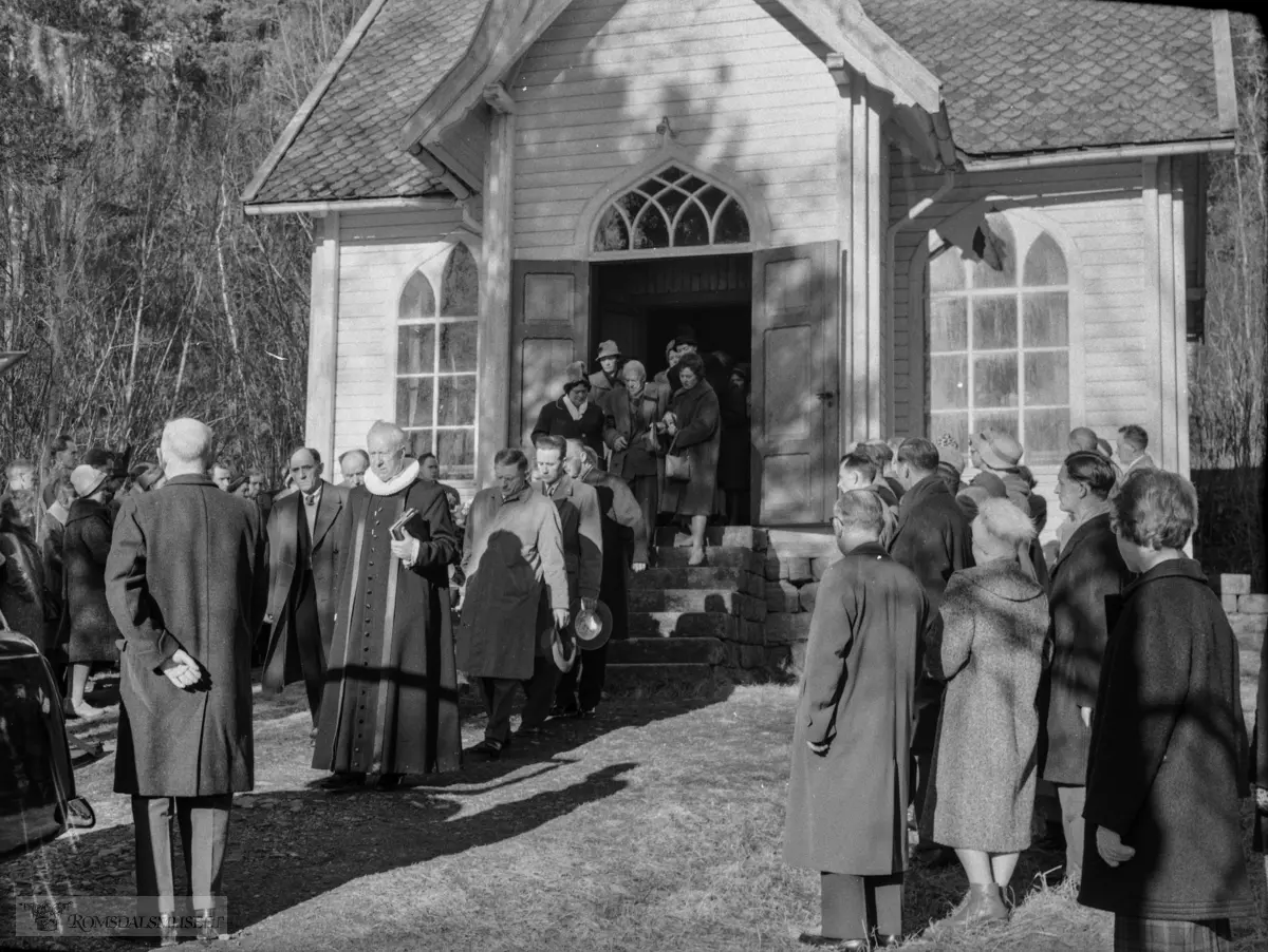 Kvam kapell.."Gravferd Olaus Kringstad f.04.08.1920 d.17.02.1961"..(Se Romsdal Sogelag 2000)