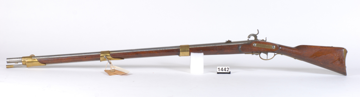 Oberstløytnant Blichs konstruksjon med Rustmester Malmbergs lås 1834 . 6 høyrevredne rifler.