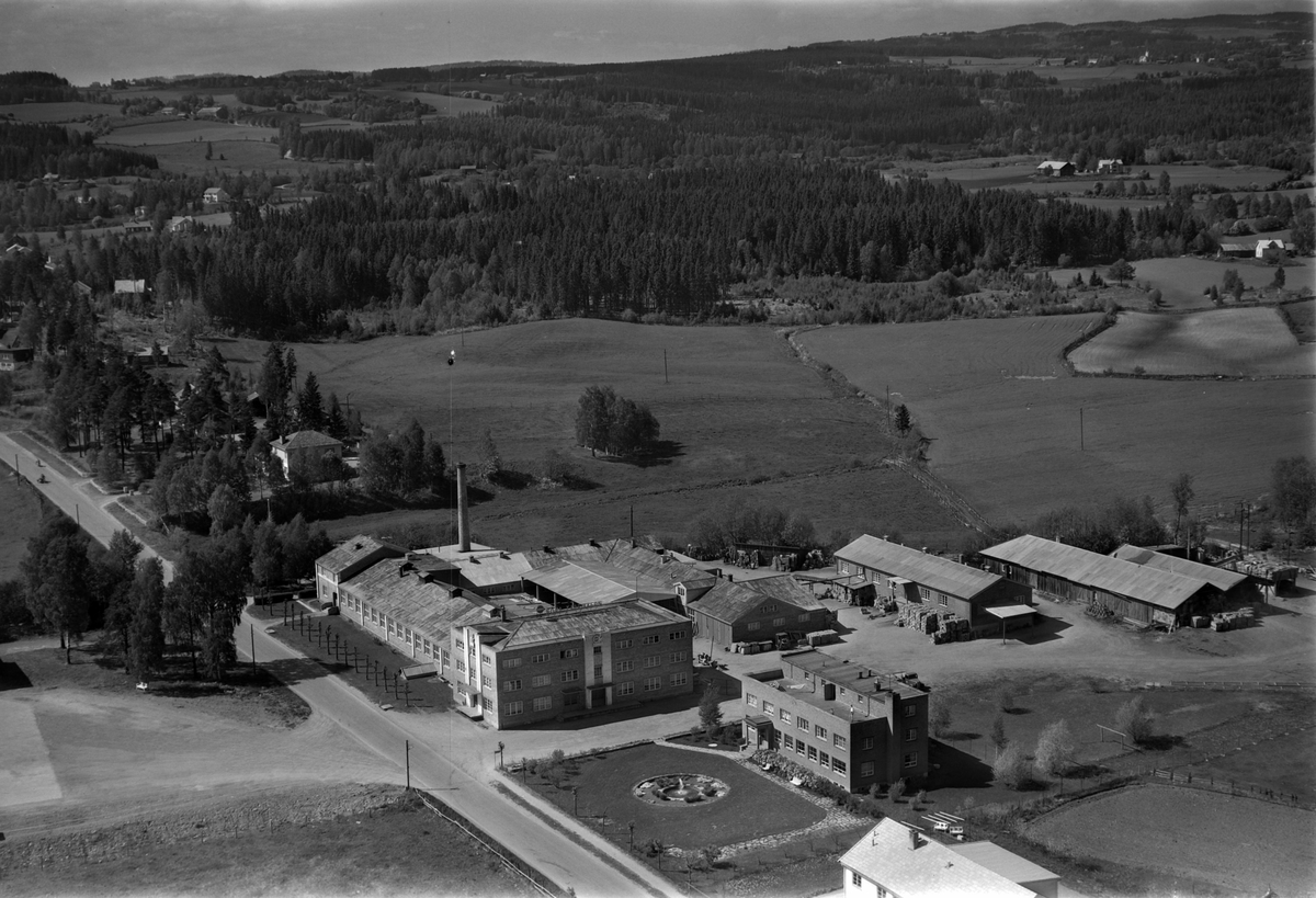 Flyfoto av Nora Fabrikker A/S, Brumunddal.