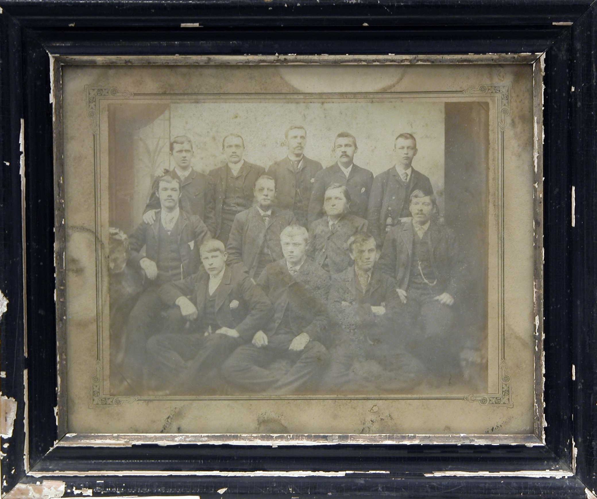 Gruppebilde av Styrmandsklasse av 1895.                 12 gutter/menn.