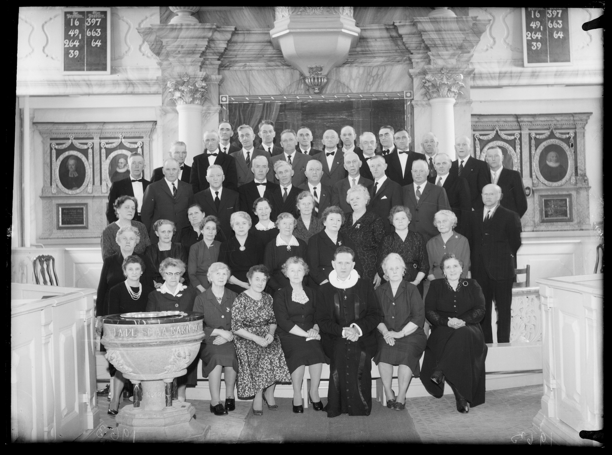 50-årskonfirmanter i Røros kirke 1963