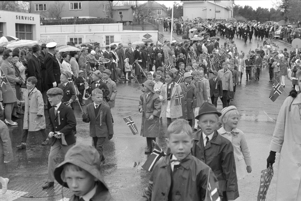 17. mai feiring i Brumunddal 1969, barnetoget, elever ved Mørkved