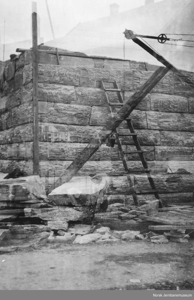 Muring av undergang for Elvegaten i Voss, pel 98