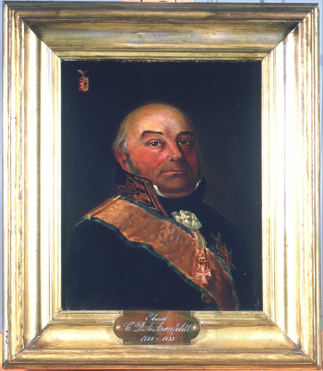Portrett av oberst C.D.A Arenfeldt. Mørk uniform, høy krave, ordensbånd i gult og blått, 2 ordener. Mørk bakgrunn, m/våpeskjold i øvre venstre hjørne.