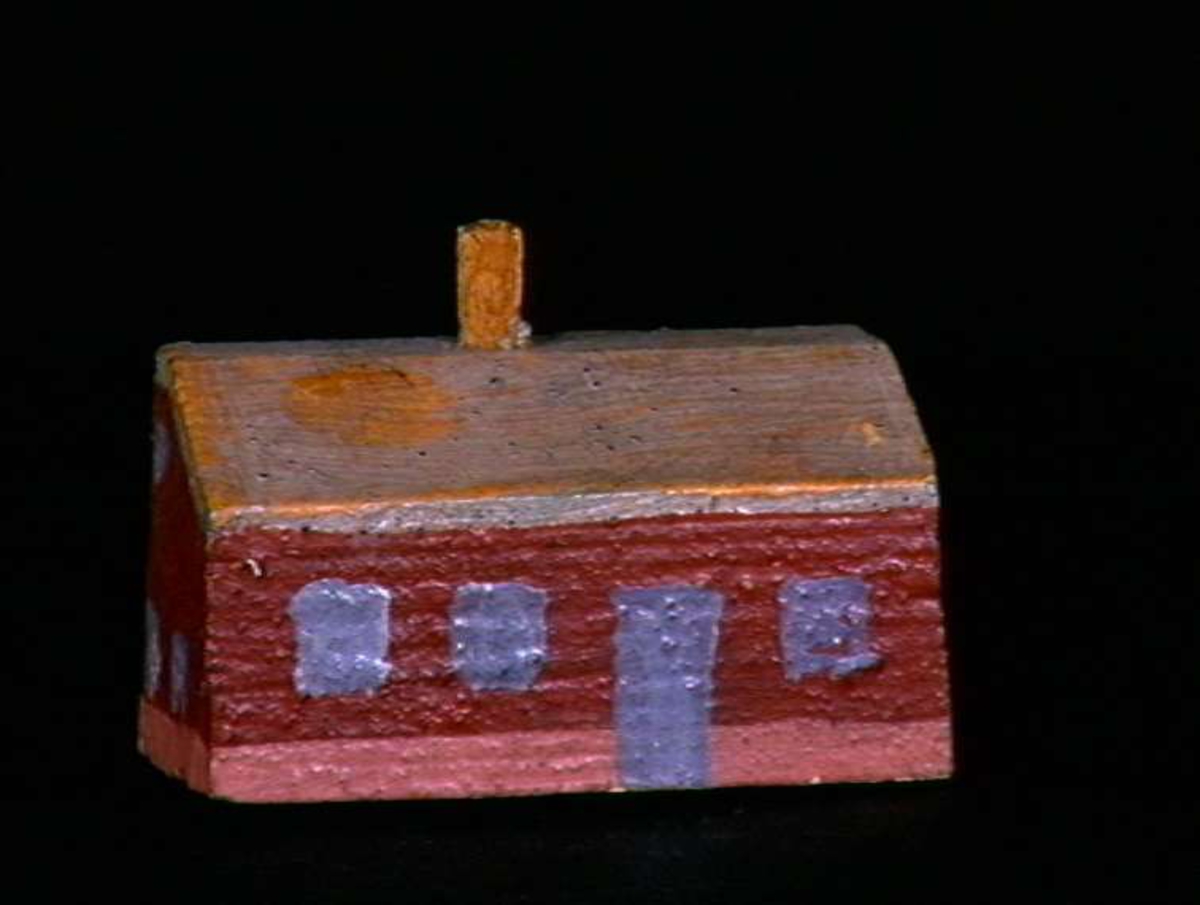 Sett med ca 200 leketøyhus laget av tre i forskjellige former og farger.