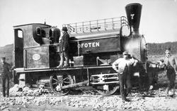Ofotbaneanleggets damplokomotiv "Ofoten" med personale
