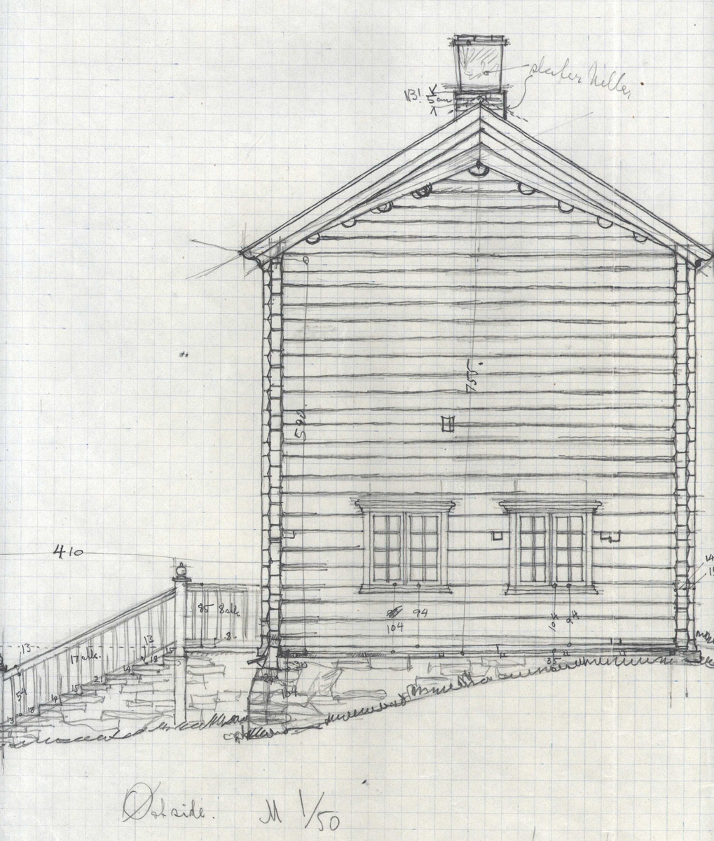 Erling Gjones tegning (1935) av hovedbygningens østside og vindusprofiler i østre stue, Gravaune, Lønset, Oppdal, Sør-Trøndelag. 