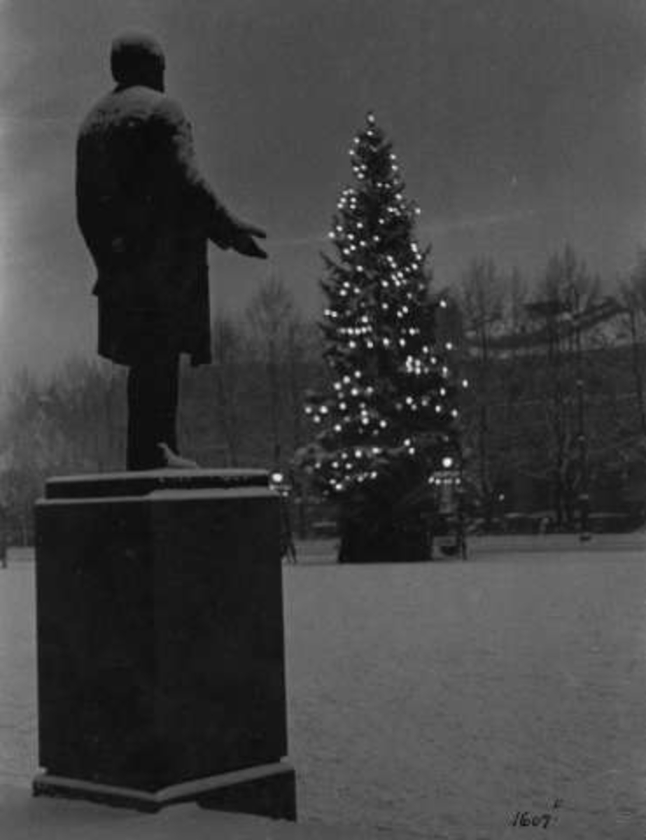 Universitetsplassen, Oslo, vinteren, 1935.