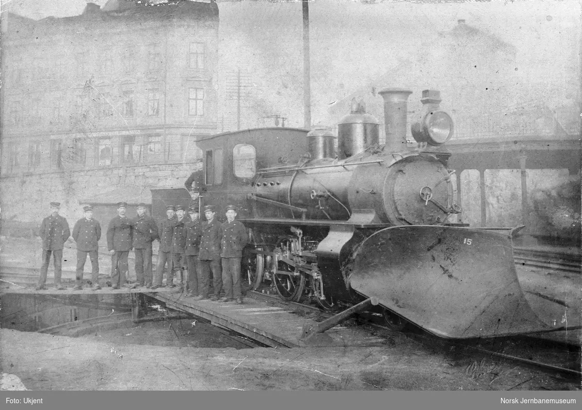Damplokomotiv type XXIII nr. 41 på svingskiven på Vestbanen