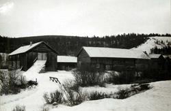 Holm, Os, Nord-Østerdal, Hedmark 1937. Uthusene sett fra snø
