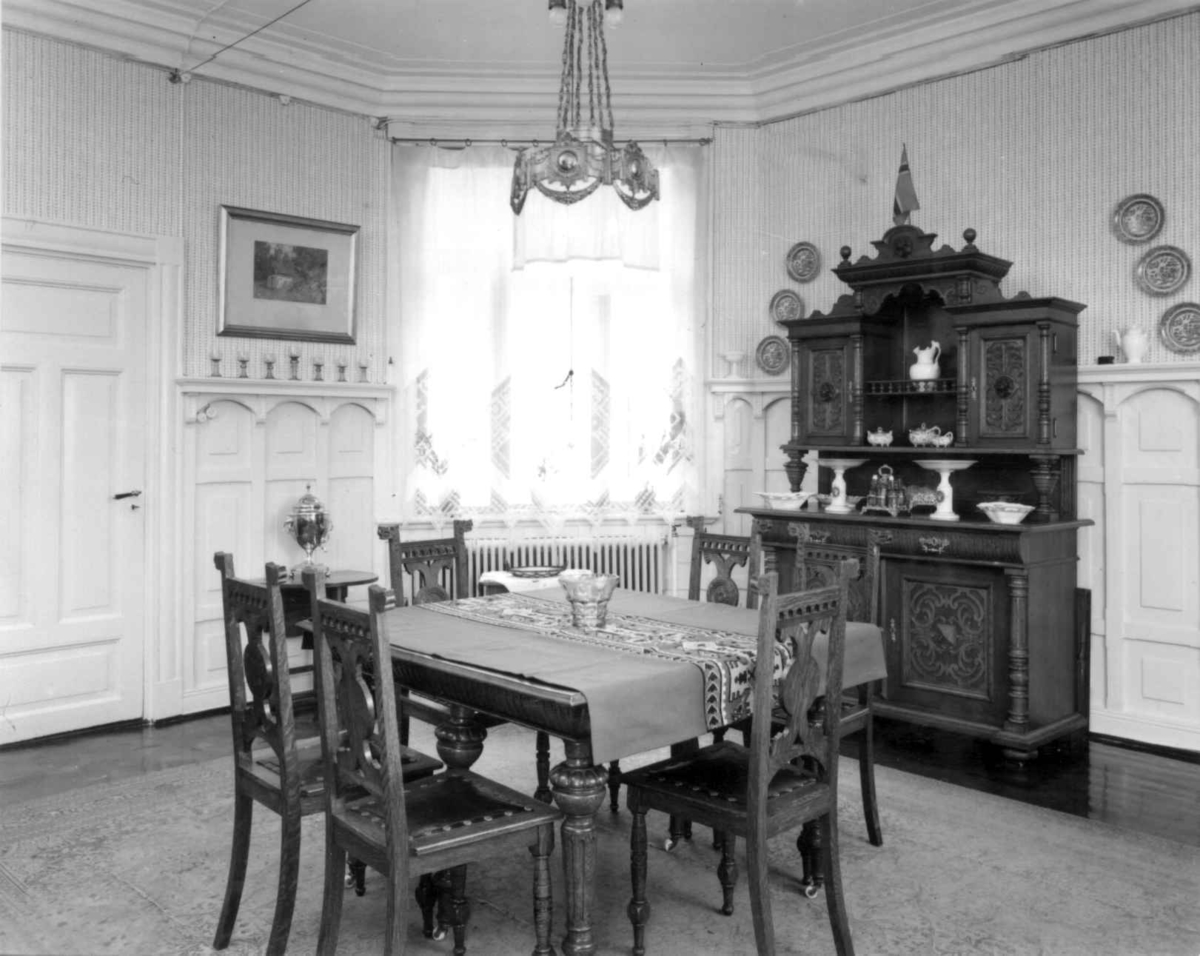Spisestue fra josefines gate 33, oslo. norsk folkemuseum ... Spisestue fra 1920