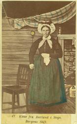 17. Kone fra Aurland i Sogn.
