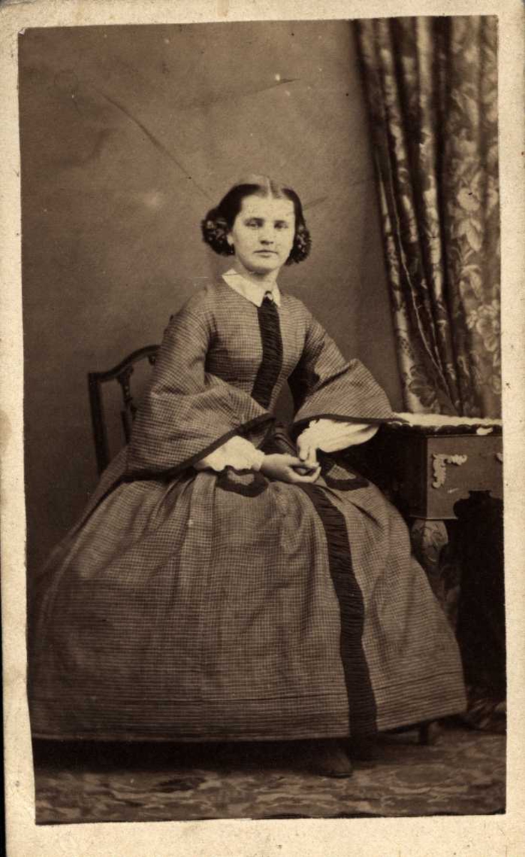 Fru Marie Aall, f. Herlofsen