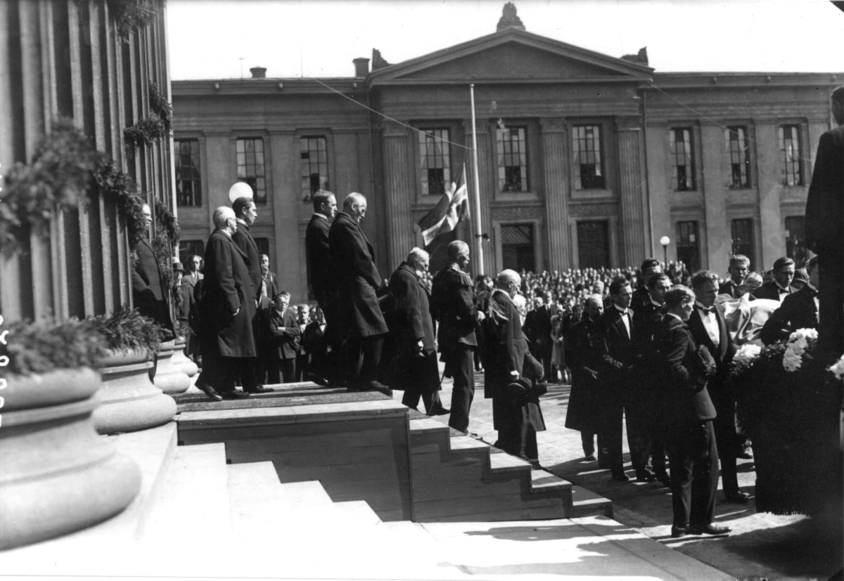 Fridtjof Nansens begravelse 17. mai 1930. Fra Universitetsplassen ...