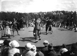 Nordisk folkedansstevne på Norsk Folkemuseum i 1925. Antakel