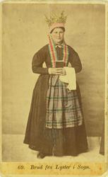 69. Brud fra Lyster i Sogn.