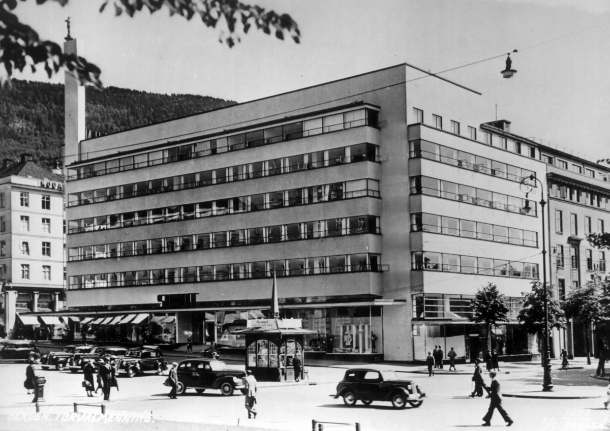 Gateliv på Torgallmenningen i Bergen.