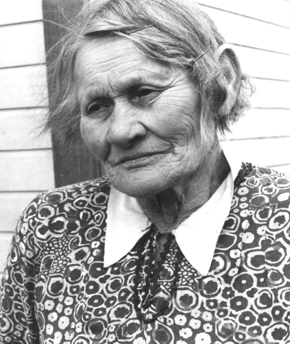Portrett av en eldre kvinne. Rostadal, Målselv, Troms 1940-årene.