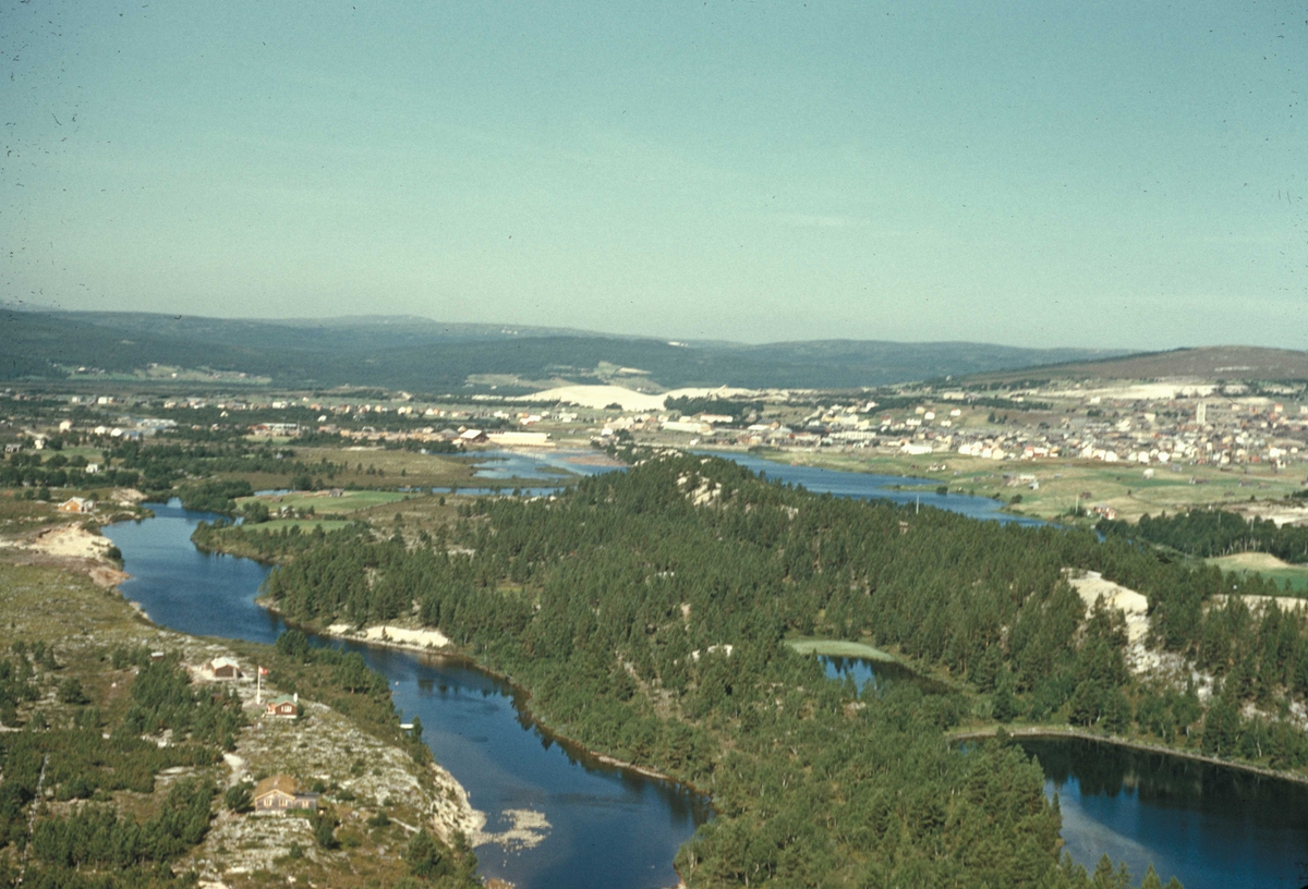 Flyfoto. Oversiktsbilde - Morenerygg "Langegga" ved Gjettjønna og Håelva sørøst for Røros.