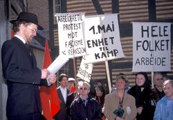 1.mai 2001 i Gamlebyen på Norsk Folkemuseum. Demonstranter m