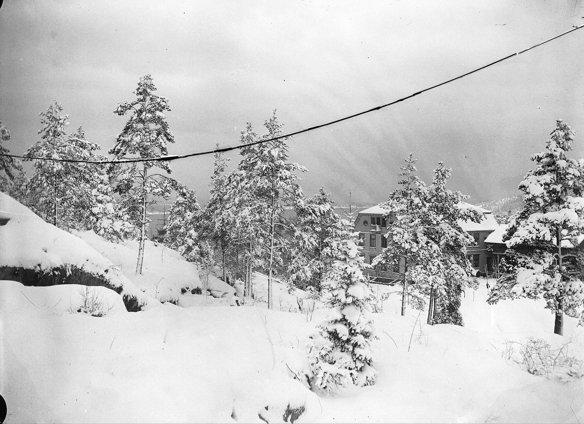 Vinterbilde med våningshuset på Digerud, Frogn, Akershus, 1908. 