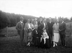 Fritjof og Dordi Arentz sammen med familien Odalen i Drøbak 