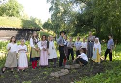 På historisk ferieskole får barn kjennskap til tradisjoner o