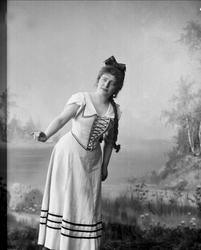 Portrett, sopran Ina Madsen i operaen "Carmen".