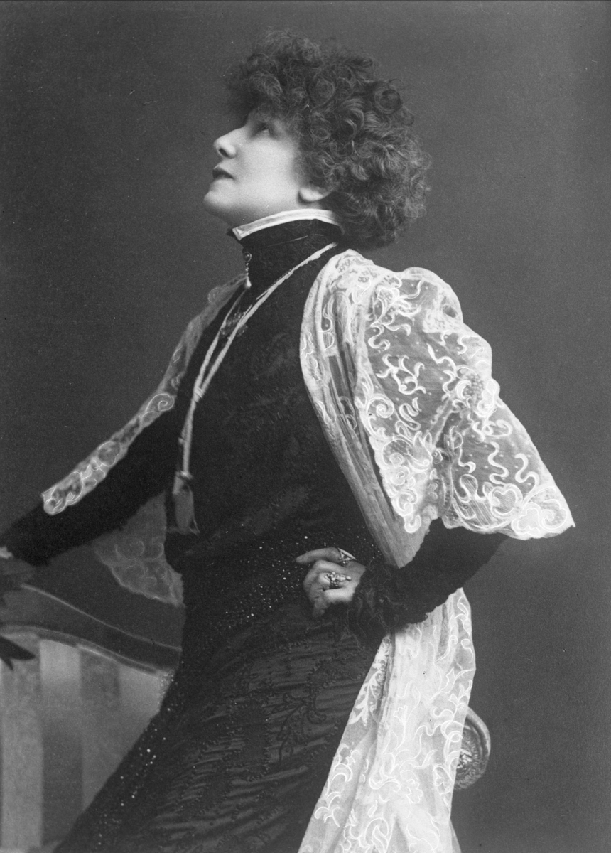 Portrett, Sarah Bernhardt, filmstjerne, skuespiller mm. Kristianiabesøk i 1902.