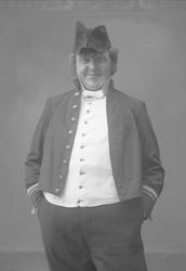 Portrett, skuespiller Stormoen som fogden i Brand.