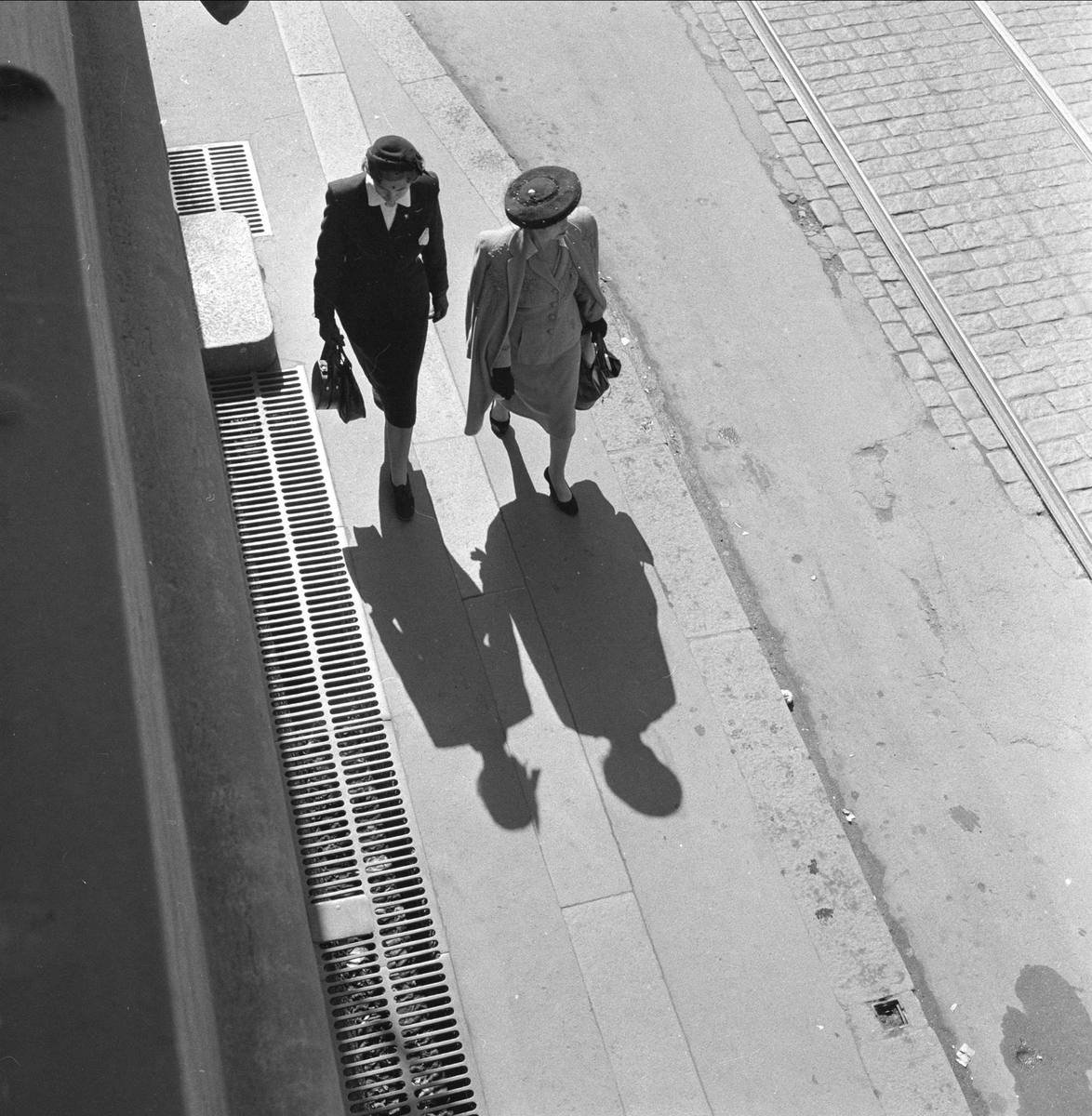 Folk i gata. Akersgate, Oslo 1956.