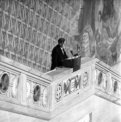 Rådhusplassen 1, Oslo, mai 1961. Rådhuset. Borgerlig konfirm