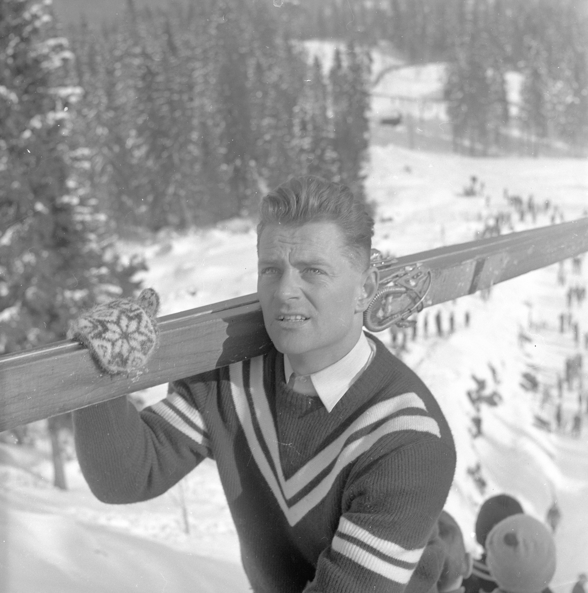 Inn- og utland, perioden 1951-1959, skihopperen Arnfinn Bergmann, deltakelse i diverse hopprenn.