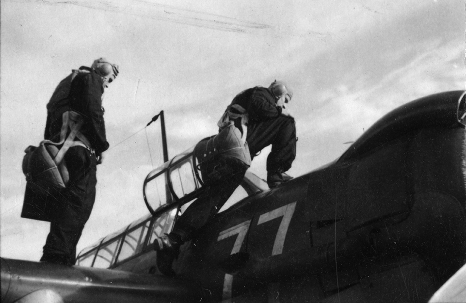 Grundläggande flygslagsutbildning, GFSU. Flygelever i förberedelse för flygtjänst med flygplan S 17 och S 12 på F 2 Roslagens flygflottilj, 1943.