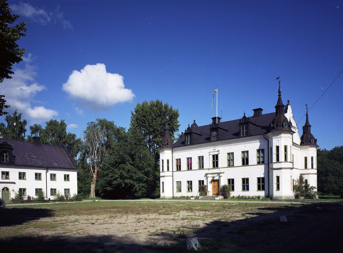 Ekholmens slott, Veckholms socken, Uppland 1990-tal