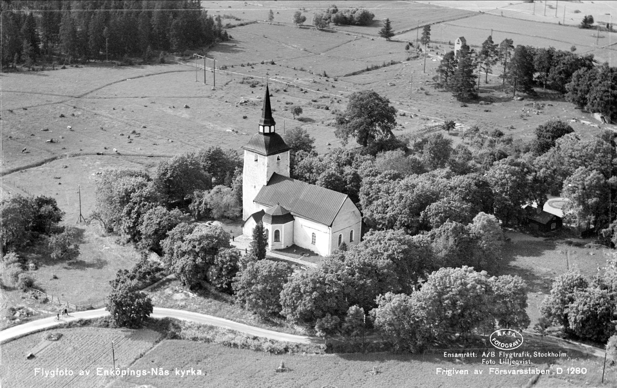 Flygfoto över Enköpings-Näs kyrka med omgivande odlingslandskap, Enköpings-Näs socken, Uppland 1936