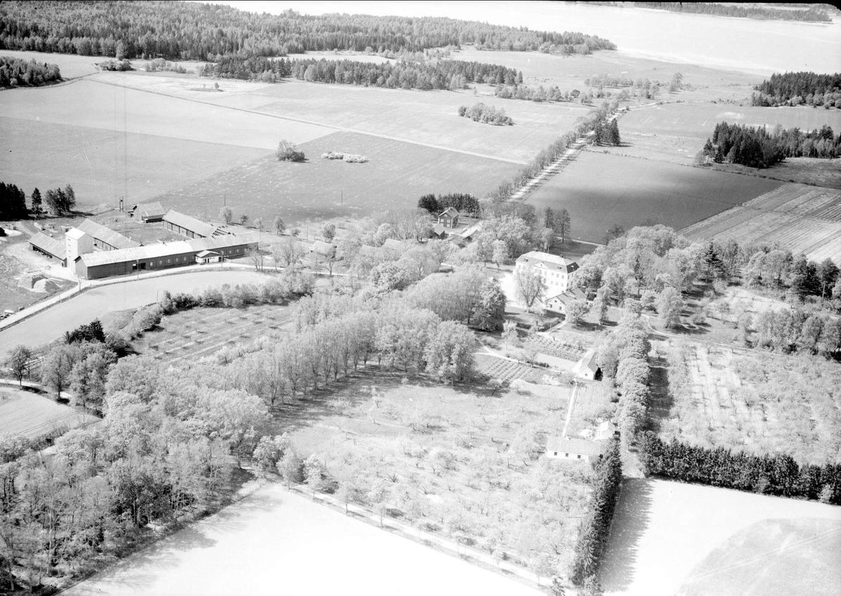 Flygfoto över Strömsta herrgård, Teda socken, Uppland 1955