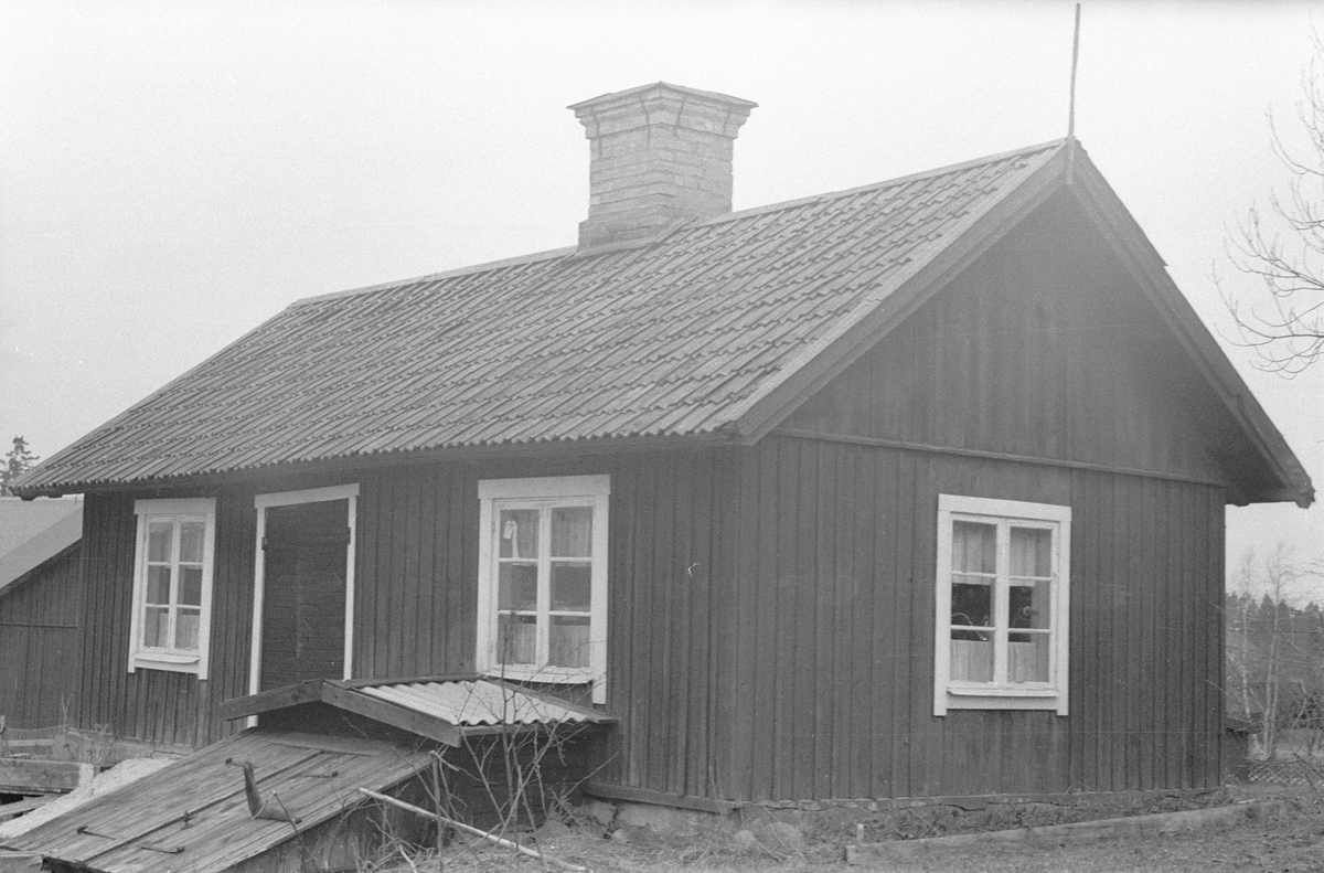 Brygghus, drängkammare och jordkällare, Husby 2:1, Husby, Lena socken, Uppland 1977