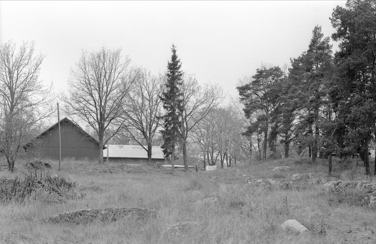 Vy över Stengärde gårds närmiljö, Fullerö, Gamla Uppsala socken, Uppland 1978