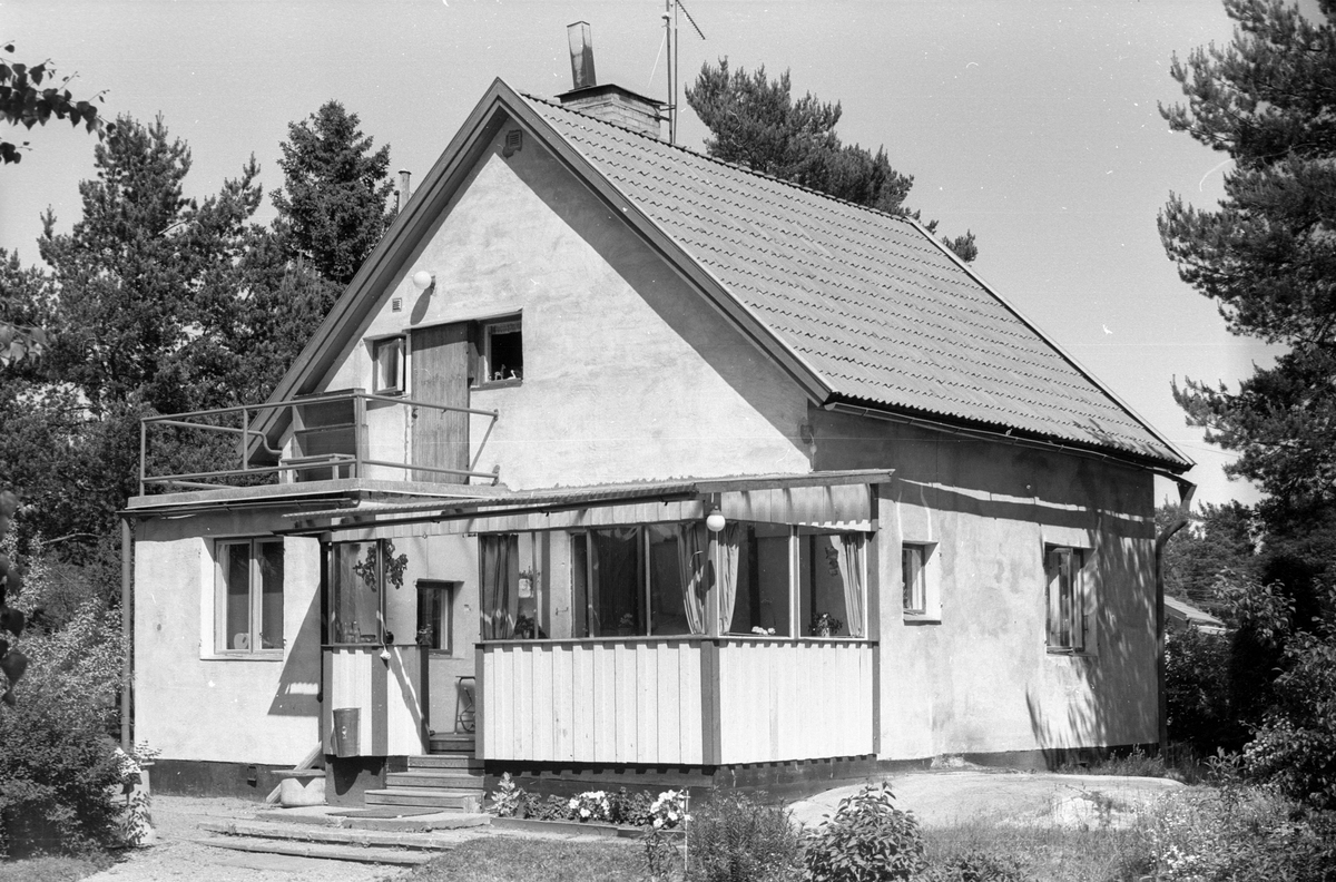 Bostadshus, Enekullen, Läby socken, Uppland 1975